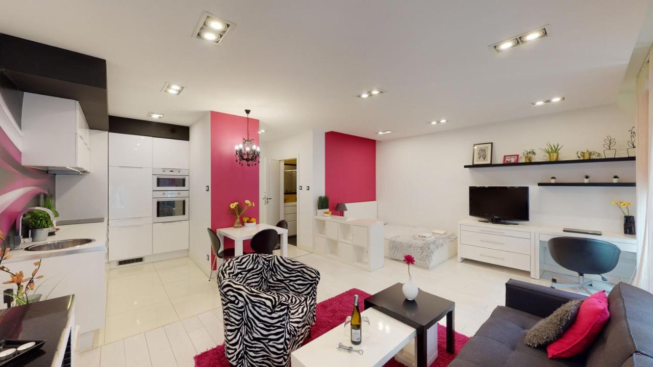 Pink Apartment Rydygiera 2A Tectum Apartments Wroclaw Exterior photo